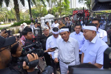 Pemprov Jabar Benahi Fasilitas Umum Bandung Pasca Ricuh Demo, KDM Turun Langsung