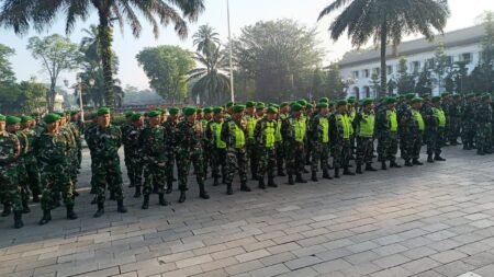 Bandung Siaga, 355 Personel TNI AD Kawal Aksi Mahasiswa di Gedung Sate