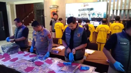 Korupsi Bantuan Wirausaha di Karawang, 7 Tersangka Rugikan Negara Rp1,9 Miliar