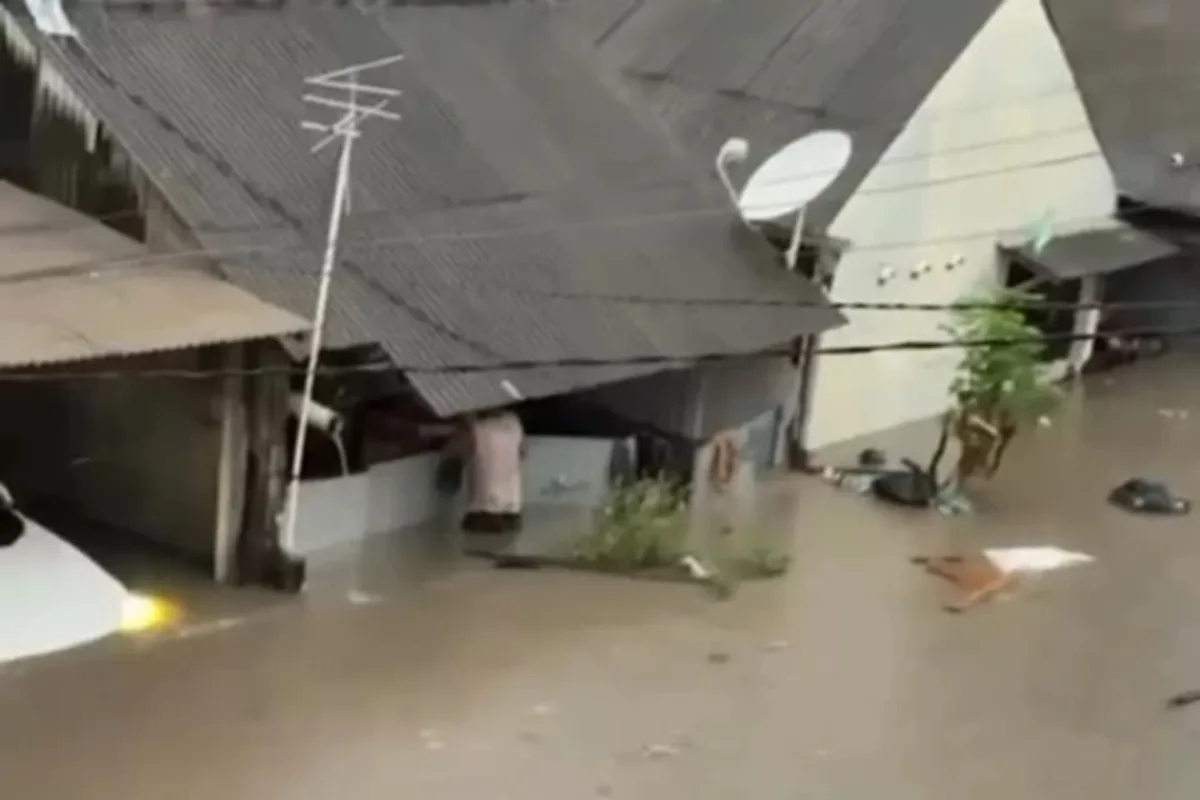 Bali Dilanda Banjir Besar: Bayi Selamat di Atas Genteng, Bangunan Runtuh Diterjang Arus Banjir bandang Bali