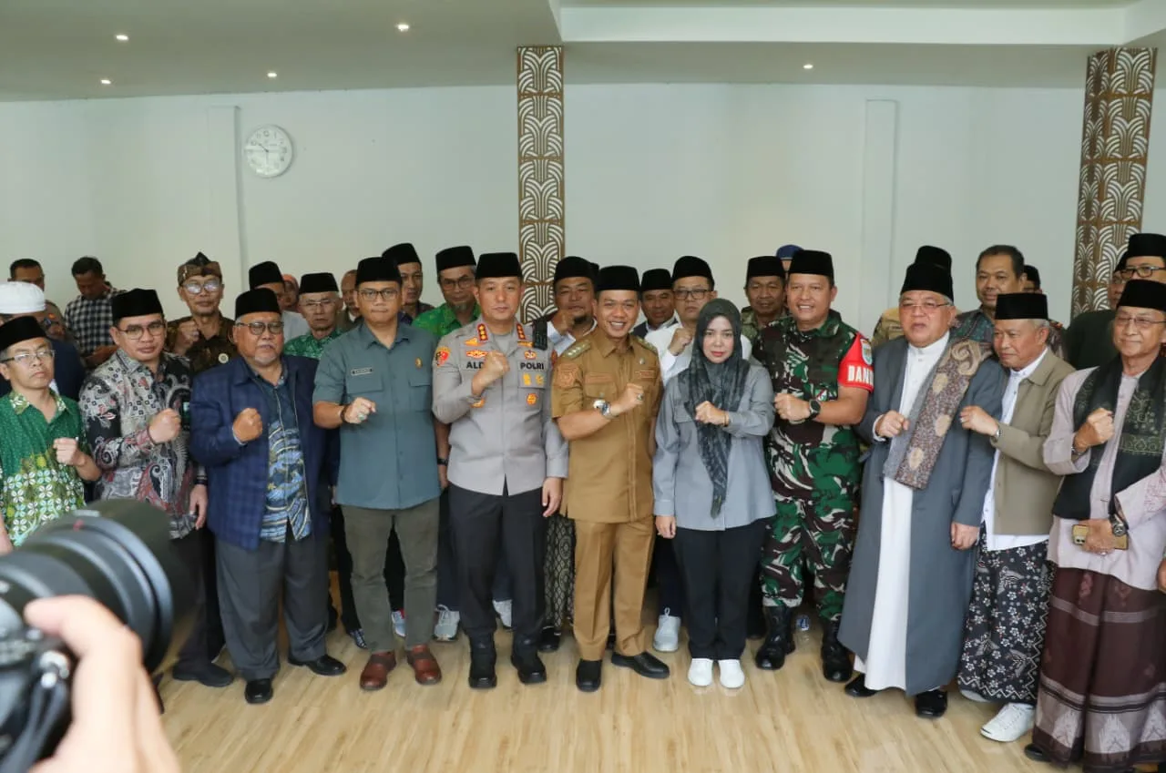 Bupati Bandung Dadang Supriatna, bersama Forum Koordinasi Pimpinan Daerah (Forkopimda) Kabupaten Bandung