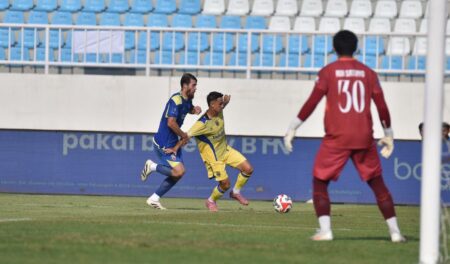 Matricardi Bikin Deg-degan! Kartu Merah Putros dan Tekel Krusial di Arema vs Persib