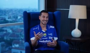 Thom Haye Siap Bawa Persib Bangkit dan Raih Trofi Pertama di Super League 2025