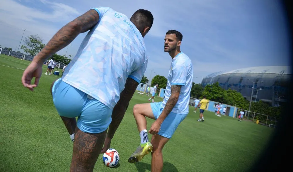 Bojan Hodak Genjot Pemain Persib dengan Latihan Ganda Selama FIFA Matchday