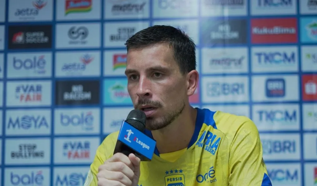 Bukan Strategi Bojan Hodak, Ternyata Ini Penyebab Thom Haye Tak Main di ACL 2 Thom Haye seusai pertandingan melawan Persita Tangerang