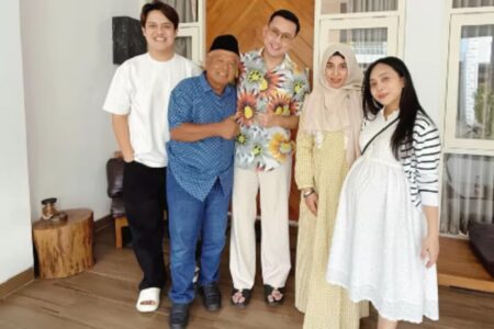 Dibantu Aviwkila, Yai Mim bersama sang istri diundang di podcast Denny Sumargo.