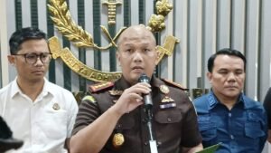 Maraton 7 Jam, Wakil Wali Kota Bandung Jalani Pemeriksaan Intensif oleh Kejari Kepala Kejaksaan Negeri (Kajari) Kota Bandung, Irfan Wibowo