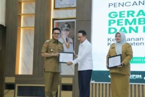 Bupati Bandung Raih Penghargaan Anugerah Adhi Bhakti Higiene Sanitasi Pangan Aman dari HAKLI