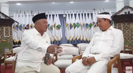 Yai Mim Bertemu Dedi Mulyadi, Ngaku Fans Hingga Jelaskan Konflik dengan Sahara Yai Mim bertemu dengan Dedi Mulyadi, menjelaskan soal konflik dengan Sahara.