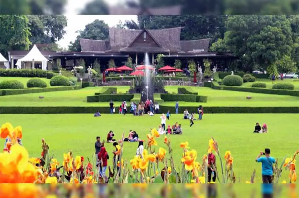 Tak Perlu Jauh-Jauh, Ini 4 Tempat Makan Enak Dekat Kebun Raya Bogor Kebun Raya Bogor.