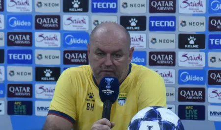 Reaksi Saddil Ramdani Saat Diganti Jadi Sorotan, Bojan Hodak Angkat Bicara Pelatih Persib, Bojan Hodak.