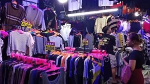 Pedagang Pakaian di Cimol Bandung resah akibat kebijakan Menkeu Purbaya.