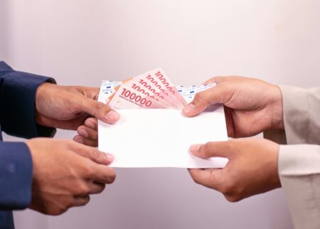 BLT Rp900 Ribu Cair! Ini Daftar Lengkap Bansos Pemerintah Oktober 2025 Ilustrasi pencairan BLT Kesra 2025