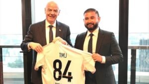 Tunku Ismail Idris atau lebih dikenal sebagai TMJ, bertemu langsung dengan Presiden FIFA, Gianni Infantino, di Malaysia