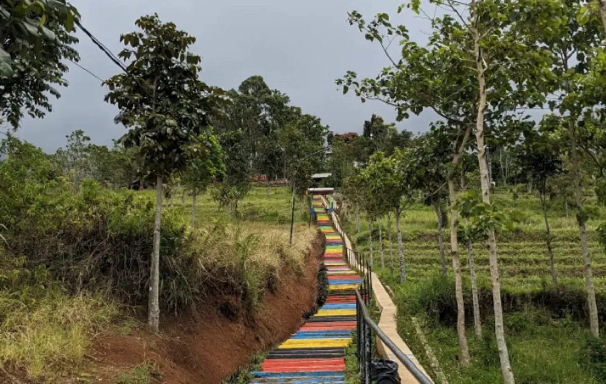 10 Tempat Wisata Terbaru di Jatinangor 2025, Cocok untuk Liburan Keluarga Wisata Tangga Seribu Manglayang.