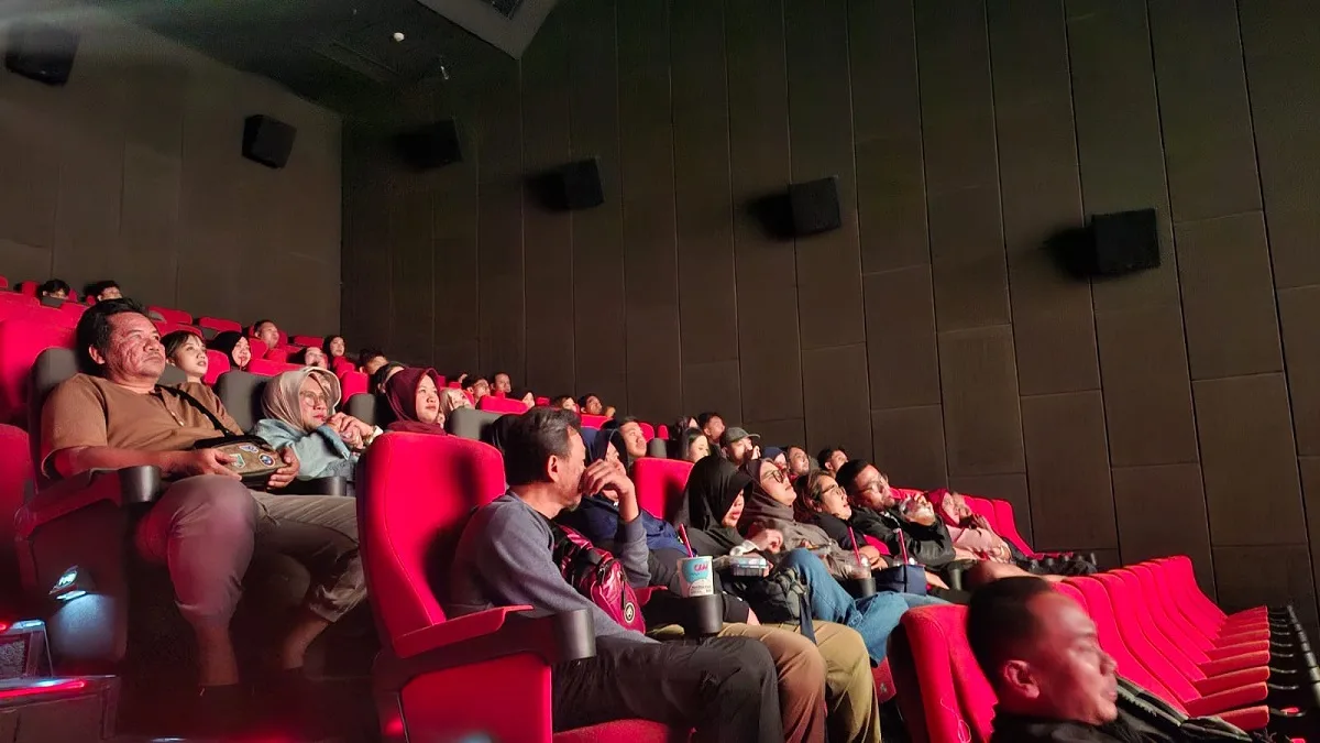 Penonton Pesugihan Sate Gagak di Bandung