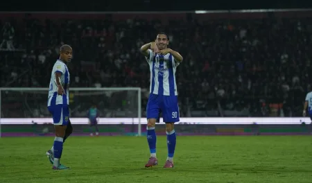 Persib Bandung Belum Tersentuh Kekalahan, Bali United Jadi Korban Berikutnya Andrew Jung selebrasi usai mencetak gol ke gawang Bali United.