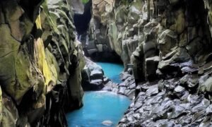 Pesona Curug Cikuluwung, salah satu wisata favorit di Bogor.