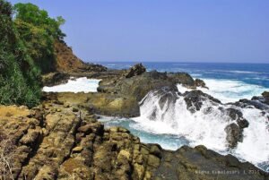 Liburan di Surga Tersembunyi: Keindahan Pantai Wediombo yang Bikin Betah Seharian