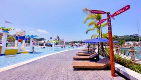 Salah satu wisata dekat Stasiun Padalarang adalah Wahoo Waterworld.
