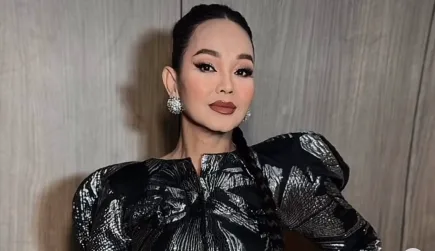 Kisah Panjang Bunda Corla: Dari Medan ke Jerman, Viral di IG Live hingga Debut Film ‘Mertua Ngeri Kali’