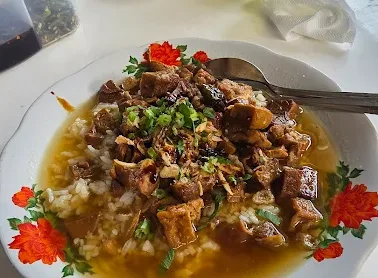 Baru Turun dari Kereta? Ini 5 Tempat Makan Dekat Stasiun Bandung yang Wajib Kamu Coba!