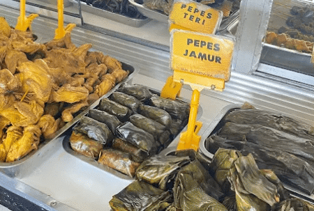 Panduan 5 Tempat Makan Hits di Sekitar Stasiun Cisomang Purwakarta