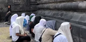 Viral Sekelompok Pengunjung Zikir di Candi Prambanan, Warganet Soroti Batas Sakral dan Cagar Budaya