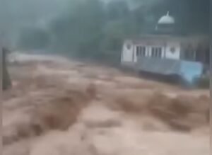 Longsor dan Banjir Terjang Cililin, Jalan Terhambat dan Wisata Tergenang