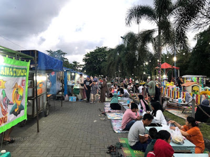 5 Spot Ngabuburit Hits di Pangandaran: Dari Berburu Takjil “Sat-Set” hingga Riding Sore Ikonik