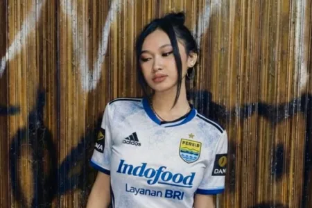 Bobotoh Cantik Ini Yakin Persib Bisa Balas Kekalahan Malut United