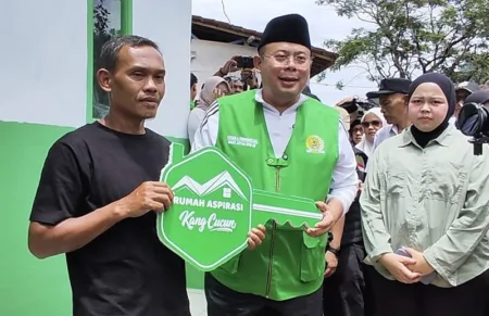 Jelang Ramadan, Cucun Ahmad Syamsurijal Serahkan 8 Rumah Relokasi Korban Longsor di Arjasari