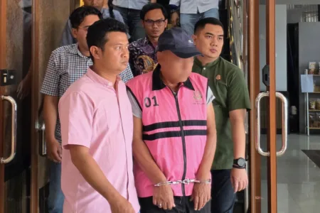 Pelarian 12 Tahun Berakhir, Eks Kades Linggar Serahkan Diri ke Korps Adhyaksa