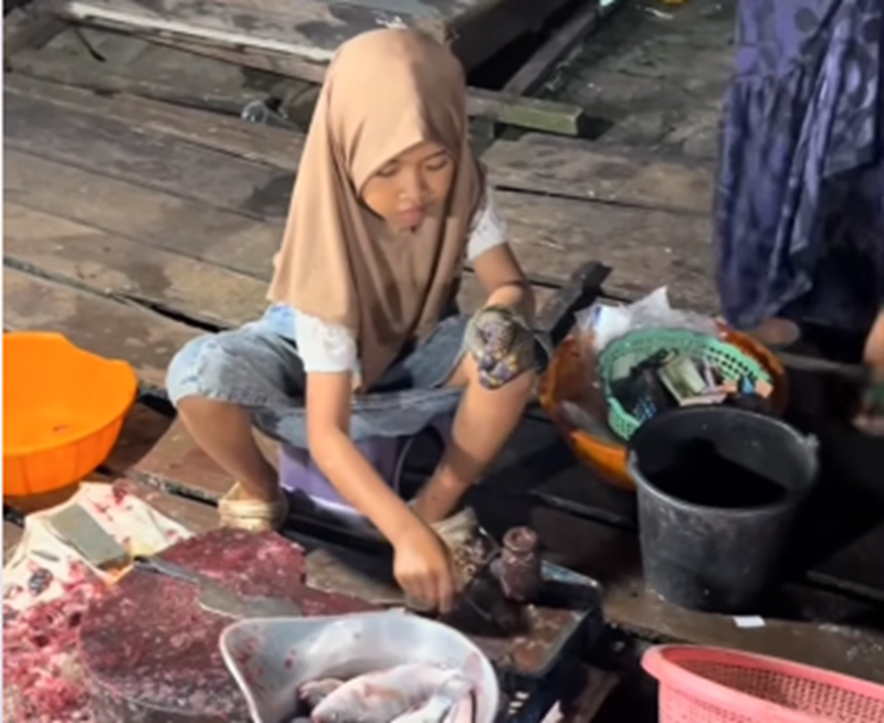 Kisah Pilu Penjual Ikan Cilik: Ayahnya Minta Dianggap Meninggal, Padahal Masih Hidup!
