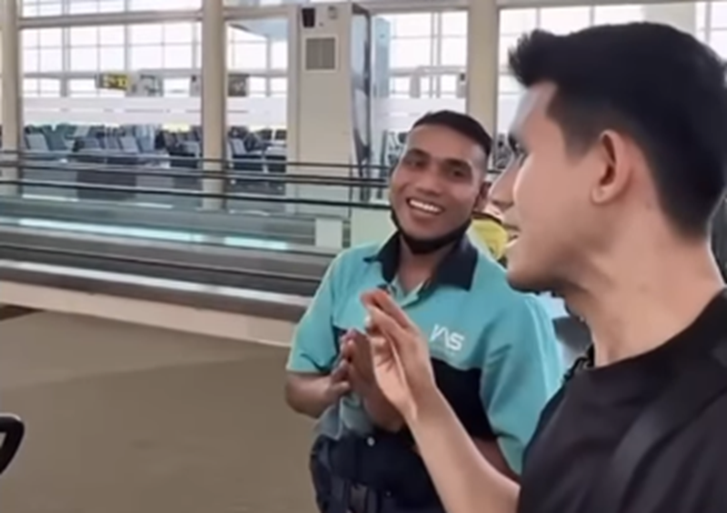 MasyaAllah! Petugas Bandara Kualanamu Tolak Uang Hadiah, Endingnya Bikin Haru