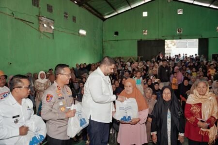 Jelang Lebaran, Rajiv Bagikan 30.000 Paket di Bandung dan Bandung Barat