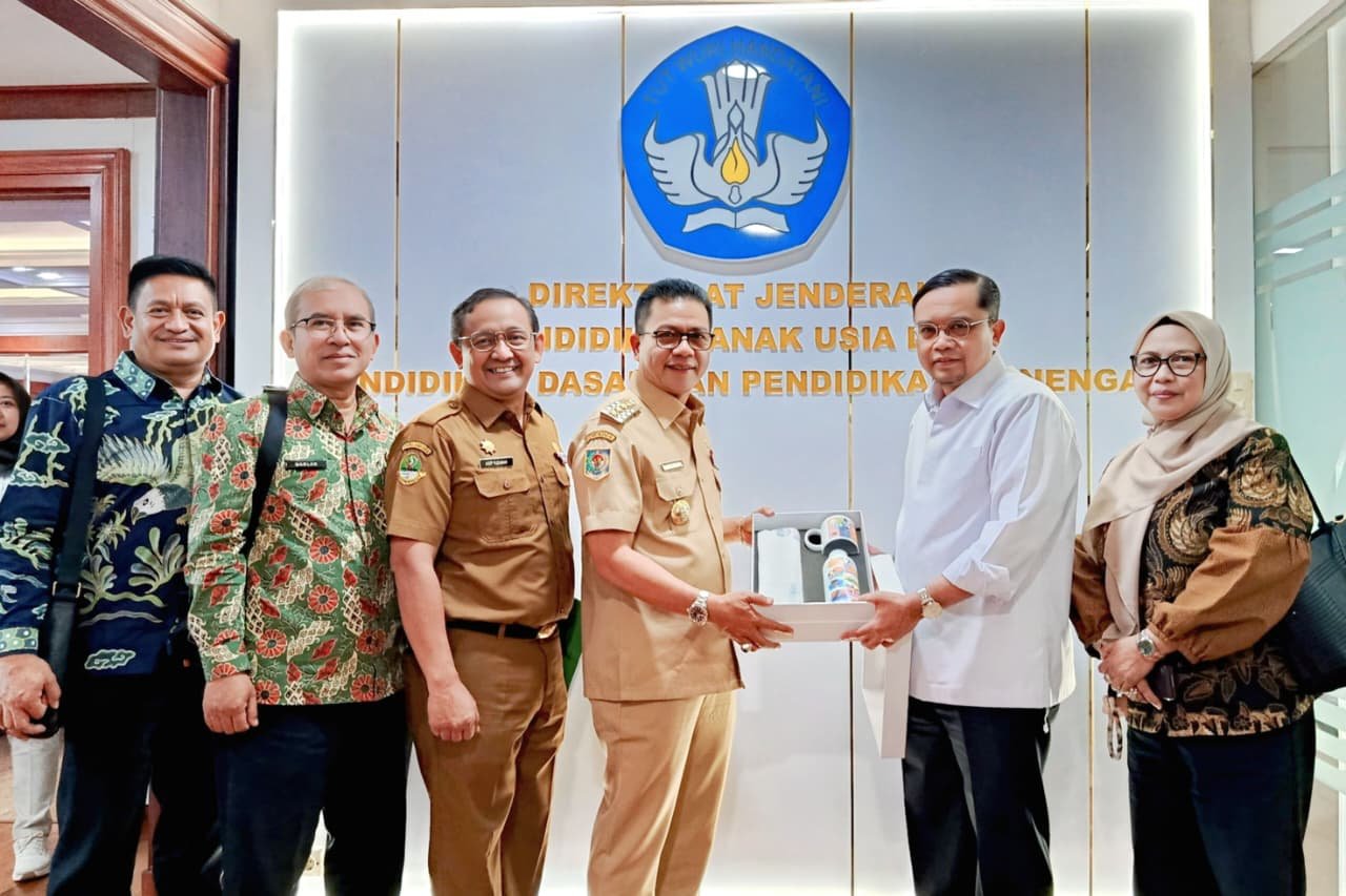 Pasang Badan Buat Nasib Guru, Bupati Bandung Putar Otak Amankan Gaji ke-13 & 14 Meski Anggaran Cekak
