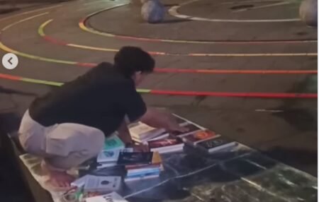 SALUT! Misi Sunyi Penjual Cilok di Bandung Mencerdaskan Bangsa dari Jalanan