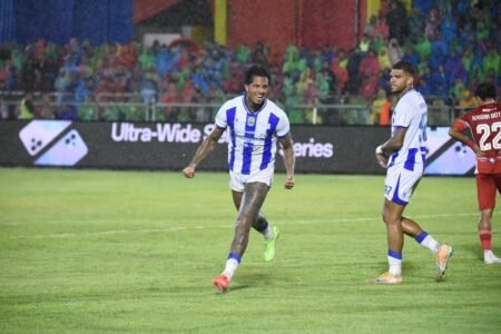 Persib Makin Perkasa! Tumbangkan Semen Padang 2-0 di Kandang