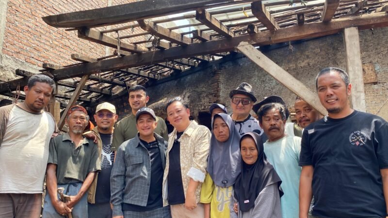 Sinergi Kemanusiaan: Bos Koi Hartono Soekwanto dan Ali Syakieb Sulap Gubuk Saparudin Jadi Rumah Layak