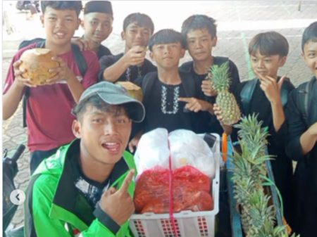GEGER! Pedagang Buah Keliling Jatinangor Bikin Komunitas Lari Nasional Syok, dr. Tirta Sampai Angkat Topi!