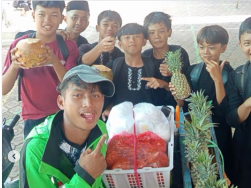 GEGER! Pedagang Buah Keliling Jatinangor Bikin Komunitas Lari Nasional Syok, dr. Tirta Sampai Angkat Topi!