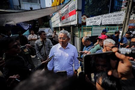 Penataan Kabel Bandung Ditunda Sementara, Farhan Tak Mau Risiko Blackout