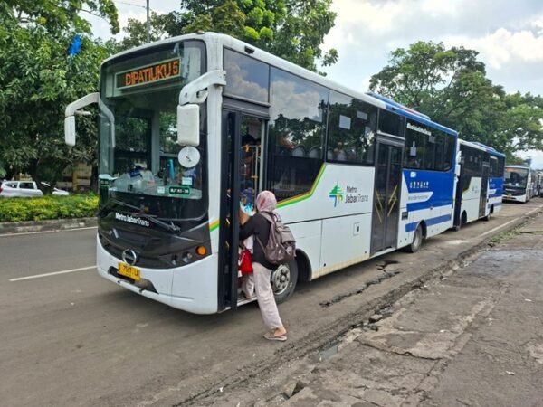 Metro Jabar Trans, Menjawab Macet Dan Menghadapi Tantangan Keberlanjutan
