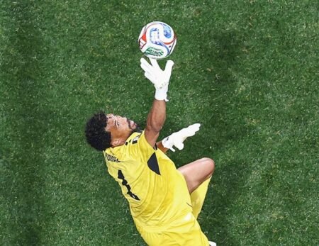 Kiper 40 Tahun Bikin Spanyol Frustrasi, Vozinha Jadi Pahlawan Tanjung Verde