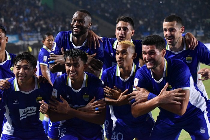 Tak Terbendung! Persib Sapu Bersih Grup A dan Siap Mengamuk di Semifinal Piala Presiden