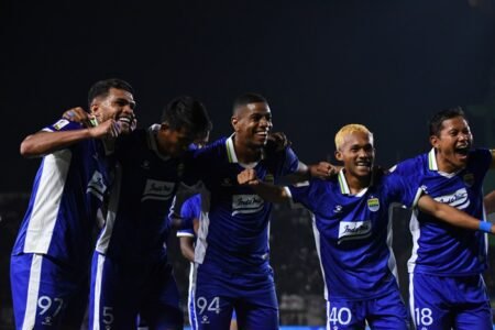 Debut Pemain Anyar Berbuah 3 Poin, Persib Gasak Arema FC di Si Jalak Harupat