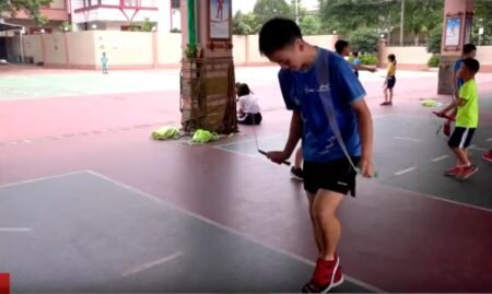 Dulu Dibuang dan Dianggap ‘Tertinggal’, Siapa Sangka Anak Desa Ini Jadi Manusia Tercepat di Dunia!