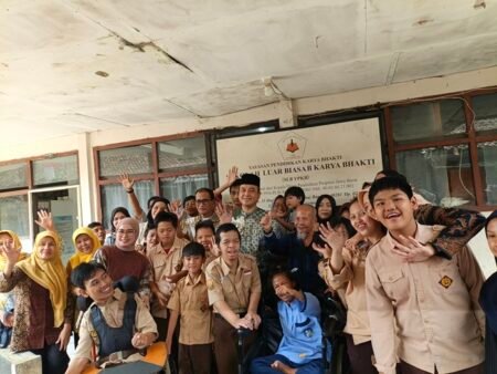 Pemkot Bandung Siap Relokasi SLB Karya Bhakti, Siswa ABK Bakal Dapat Alat Bantu Dengar hingga Kursi Roda