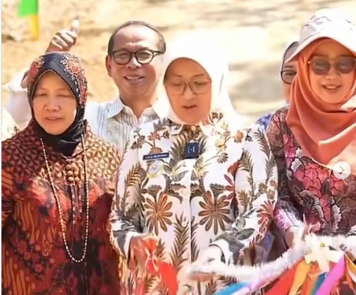 Punya Harta Rp138 Miliar Tapi Desa Dibangun Swadaya, Bupati Kebumen Kena Cibir Netizen